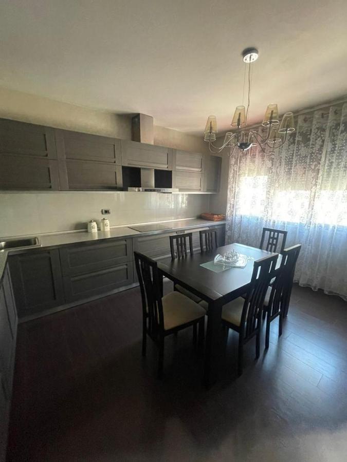 Luxury Apartment City Centre Tirana Exteriör bild