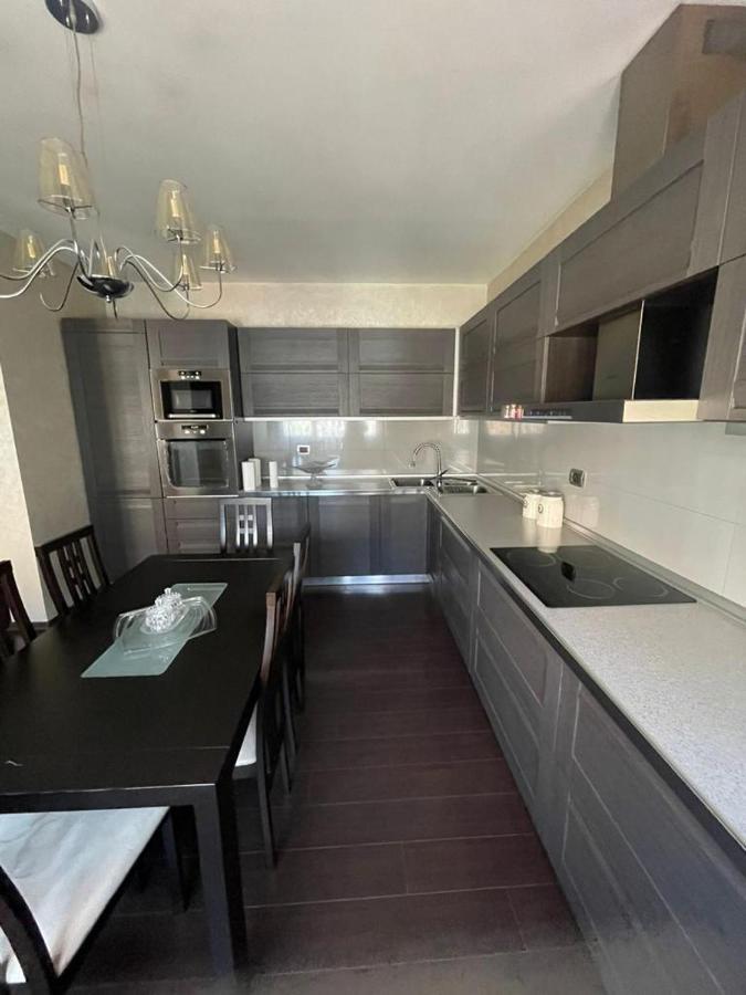 Luxury Apartment City Centre Tirana Exteriör bild